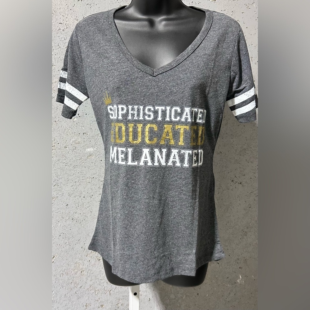 #073 Sz S Charcoal V-Neck Tee - NIP | Izzy & Liv